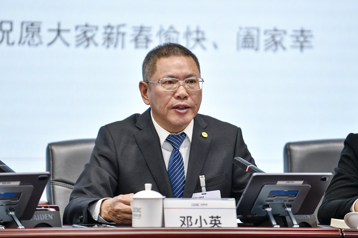 对照阅读会议以习近平新时代中国特色社