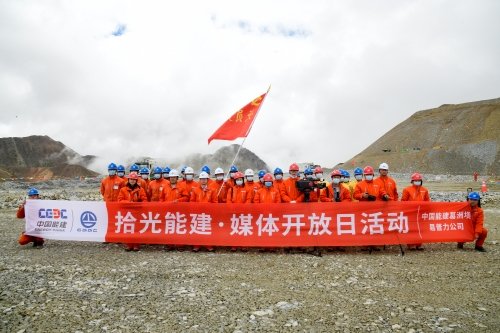 四川爆破公司米易分公司援建的“热易路